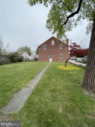 214 Walnut St, Hanover, PA 17331-2534