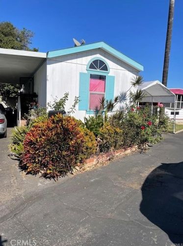 1517 Newhope St, Santa Ana CA  92703-1247 exterior