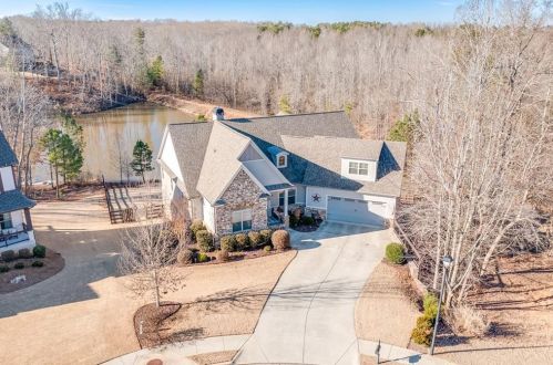 454 Lakeside Ct, Jefferson, GA 30549-7319
