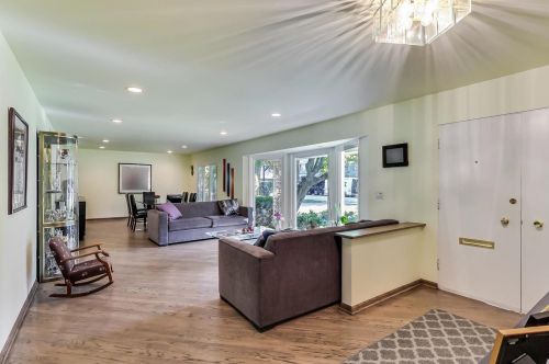 744 Fox Hunt Trl, Bannockburn, IL 60015-4543