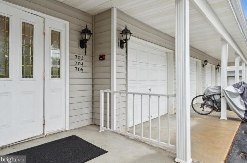 705 Eagles Chase Dr, Trenton NJ  08648-2533 exterior