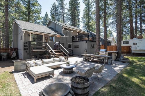 16868 Glenshire Dr, Truckee, CA 96161-1567