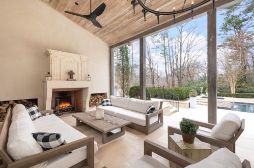3994 Emma Ln, Atlanta GA  30342-3835 exterior