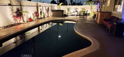 305 Kenmore St, Anaheim CA  92804-2114 exterior