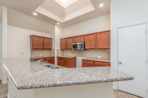 2712 Merry Vw Ln, Fort Worth TX  76120-5655 exterior