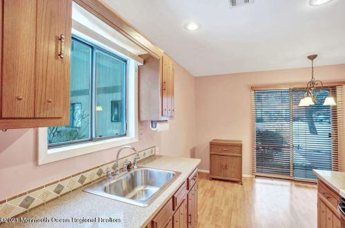 3 Manchester Ct, Tinton Falls NJ 07701-5492 exterior