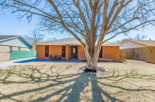 244 Bastrop St, Angleton, TX 77515-4106