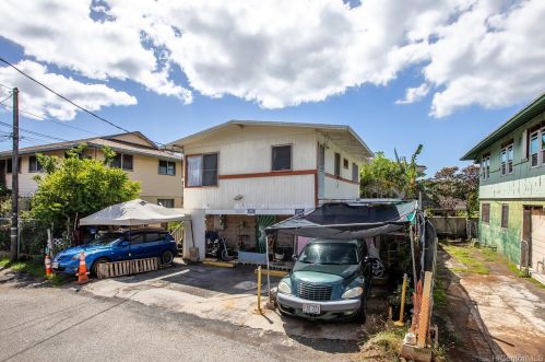 2001 Puaala Ln, Honolulu HI  96819-4200 exterior