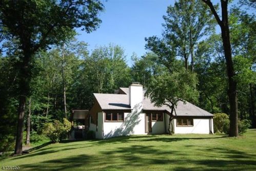 54 Farmersville Rd, Califon, NJ 07830-3303