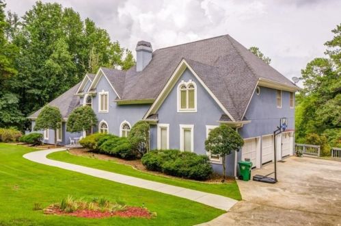 4230 Sandy Lake Dr, Lithonia, GA 30038-3860