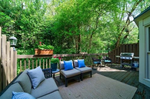 2104 Defoors Mill Dr, Atlanta GA  30318-2368 exterior