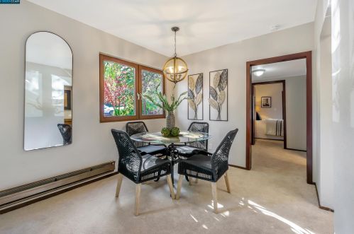 400 Suntree Ln, Concord, CA 94523-5150