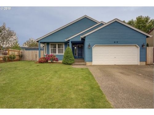 614 6th St, Dundee, OR 97115-9678