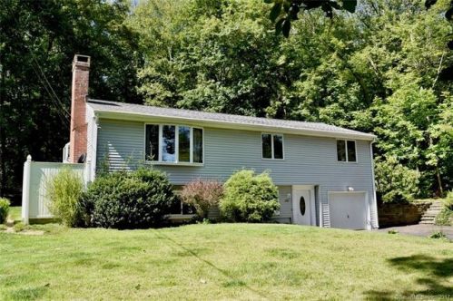 202 Main St, East Hampton, CT 06447-1505