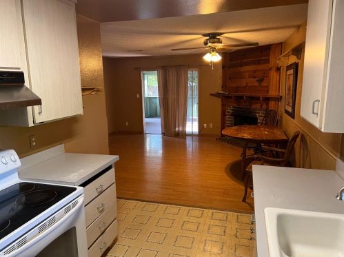 470 Clark St, Turlock CA 95380-5876 exterior