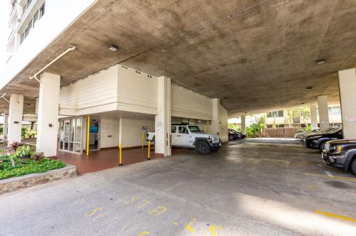 2421 Tusitala St, Honolulu HI  96815-3151 exterior