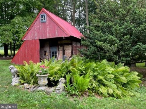 1917 Walnut Bottom Rd, Carlisle PA  17015-9624 exterior