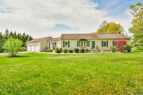77 Foster St, Wapping, CT 06074-3839