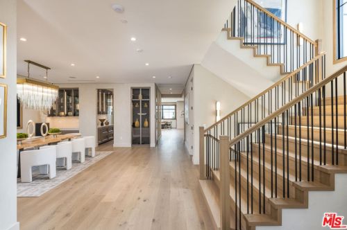 210 Marguerita Ave, Santa Monica, CA 90402-1622