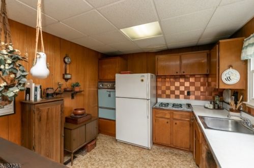 4 Lawrence Dr, Hackettstown NJ  07840-2510 exterior