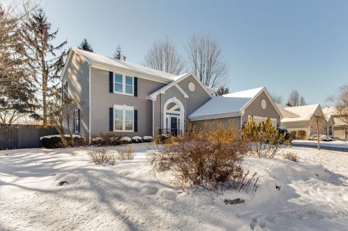 5173 Conifer Ln, Gurnee, IL 60031-6370