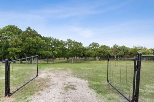 2151 Texas Plume Rd, Cedar Hill TX 75104-3602 exterior