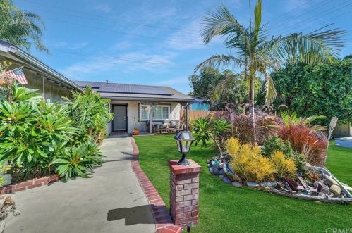 10475 Crane Cir, Santa Ana, CA 92708-7101