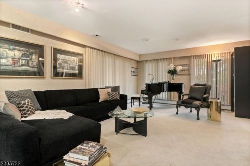 19 Trowbridge Dr, Dover NJ  07869-4519 exterior