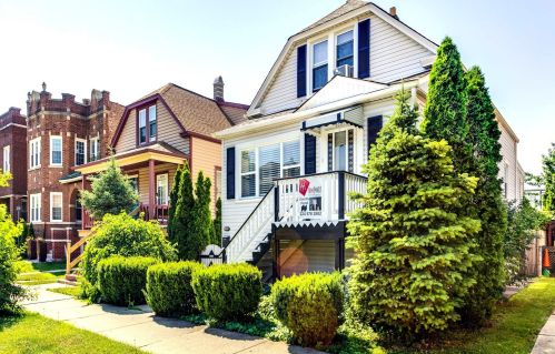 4841 Cornelia Ave, Chicago, IL 60641-3542