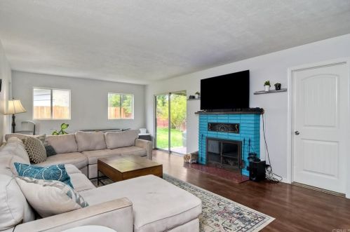 237 Ardys Pl, Vista CA  92084-5118 exterior