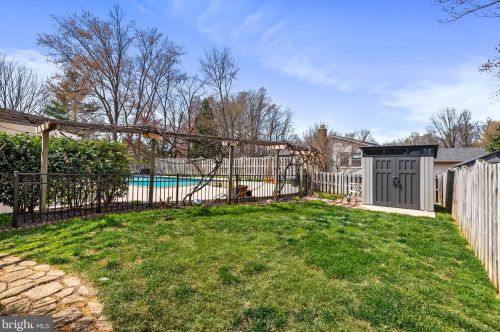 7128 Red Horse Tavern Ln, Springfield VA  22153-1404 exterior