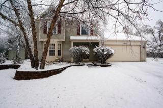 428 Barton Pl, Carol Stream, IL 60188-2927