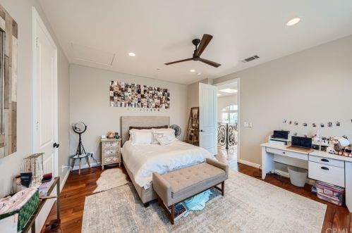 1814 Main St, Huntington Beach CA  92648-2725 exterior