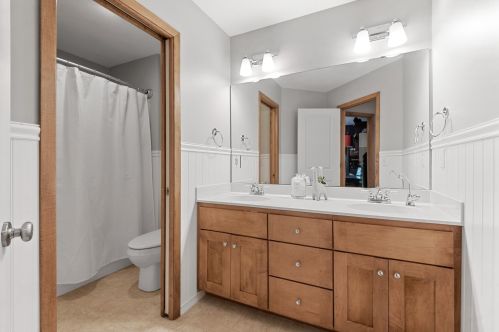 2332 Fieldstone Curv, Saint Paul MN  55129-6218 exterior