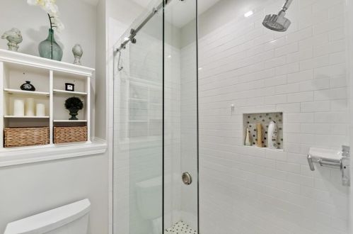 800 Lake Summit Dr, Atlanta GA  30342-1975 exterior