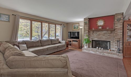 1236 Pfingsten Rd, Glenview, IL 60025-2523