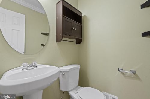 5637 Fort Corloran Dr, Springfield VA  22015-2114 exterior