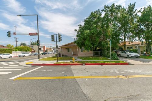 500 Lexington Dr, Glendale CA  91203-3018 exterior