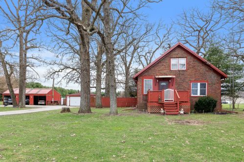 5714 3500s Rd, Saint Anne, IL 60964-4035