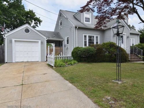 58 Swan St, Providence, RI 02919-2127