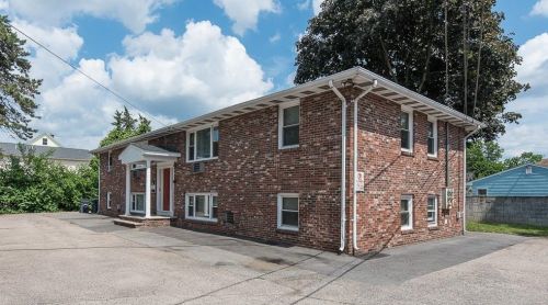 2 Glasgow St, Providence, RI 02908-1711