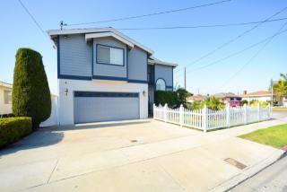 4103 136th St, Hawthorne, CA 90250-7224