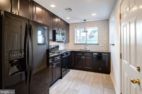 2313 Coral St, Philadelphia, PA 19125-1513