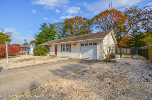 203 Fernwood Ln, Lacey, NJ 08731-2821