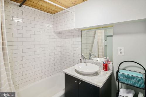 309 Arch St, Philadelphia PA  19106-1810 exterior