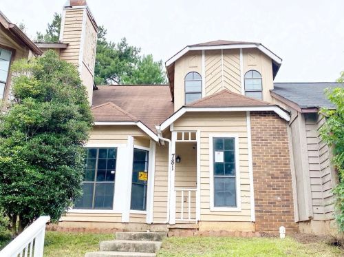 781 Heritage Oaks Dr, Stone Mountain, GA 30088-2029