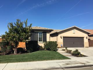 6896 Calimyrna Ave, Fresno, CA 93723-4015