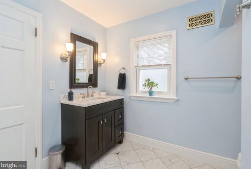 16 Renfrew Ave, Trenton NJ  08618-3334 exterior