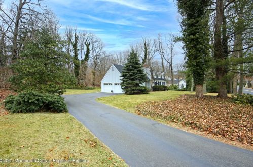 51 Cold Indian Springs Rd, Tinton Falls, NJ 07712-3357