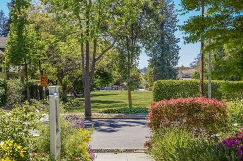 829 Waverley St, Palo Alto, CA 94301-2740